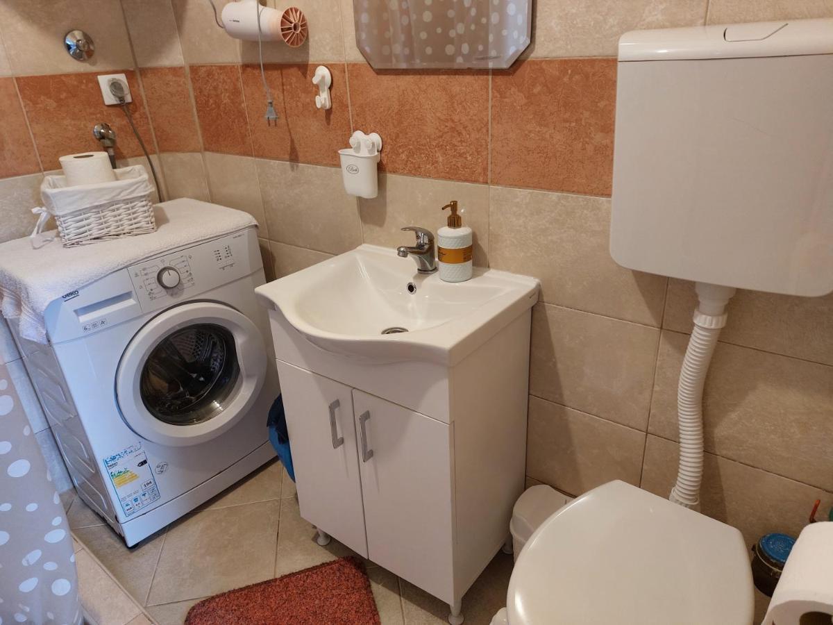 Ljubovic Apartman พอดโกริกา ภายนอก รูปภาพ