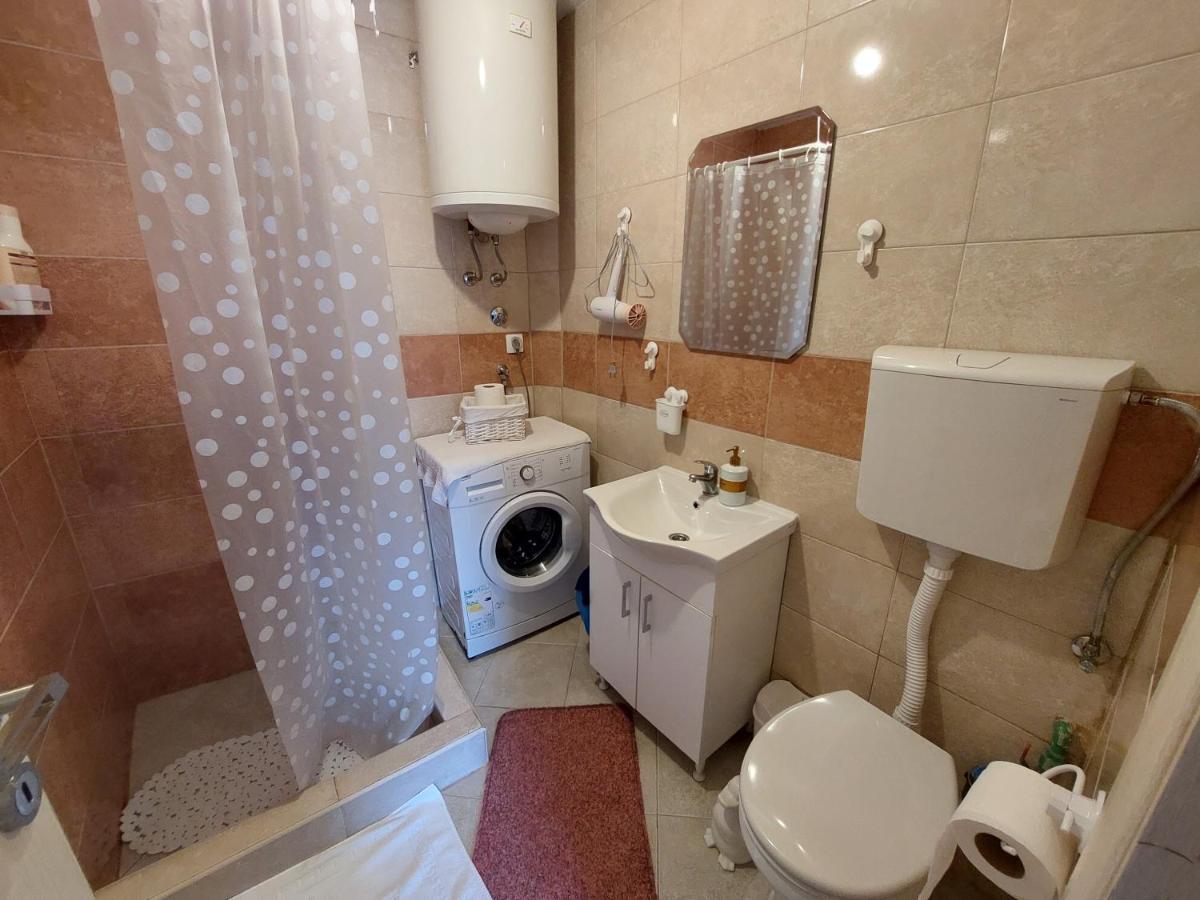 Ljubovic Apartman พอดโกริกา ภายนอก รูปภาพ